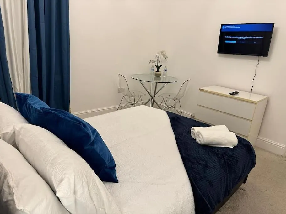 Daire Riverside Haven Room 2 Londra